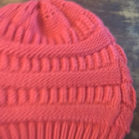 2 knitted cotton hats ( one cream/peachy pink) price is for both - Picture 10 of 16